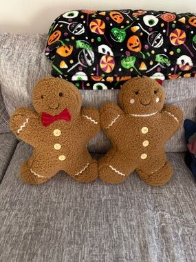 Plush Gingerbread Cookie Couple Throw Pillows Christmas Cupcakes & Cashmere